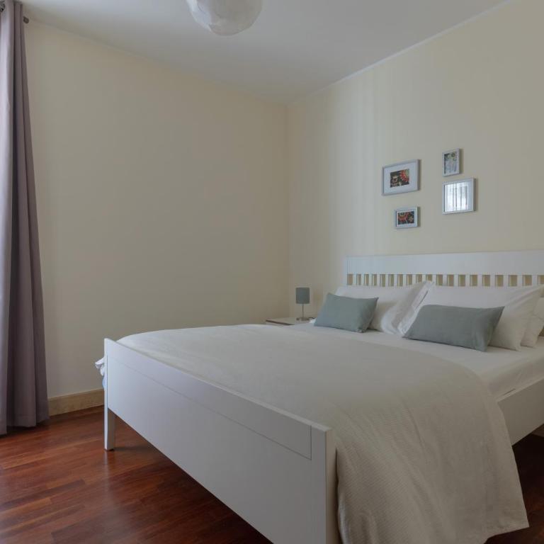 Relax Apartment Inn - Three-Bedroom Apartment - 19