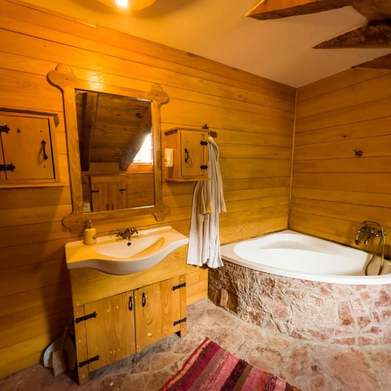 Old Wine House - Montenegro - Family Room - 7