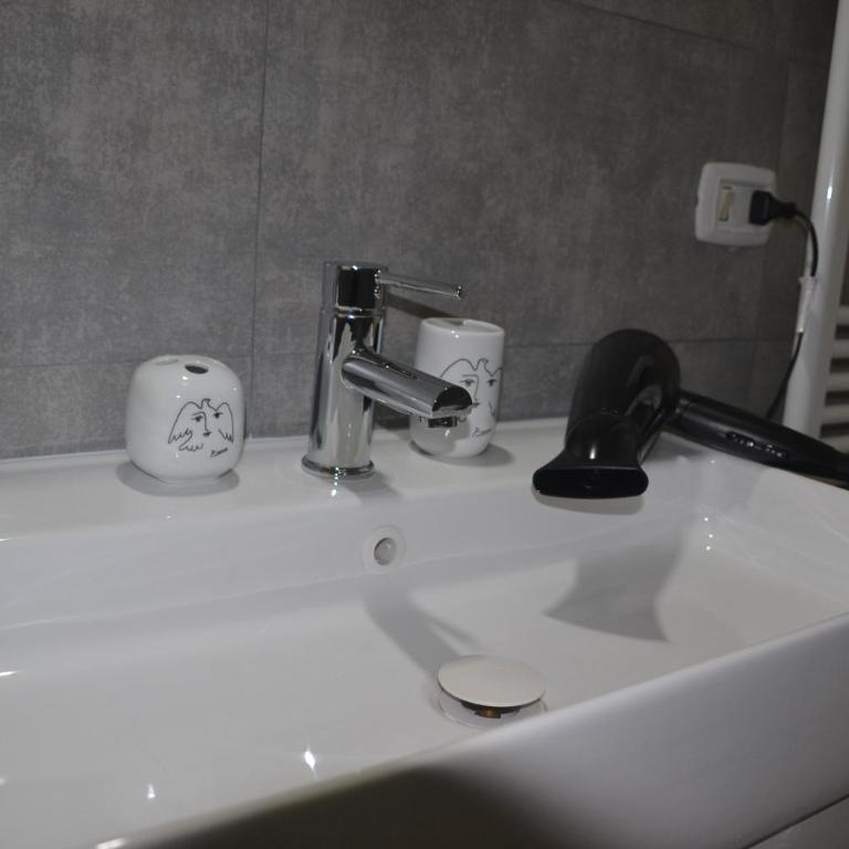 Dolphin House - Two-Bedroom Apartment - 14