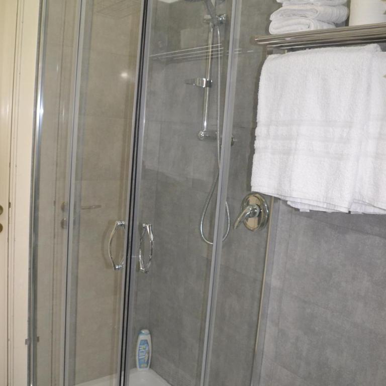 Dolphin House - Two-Bedroom Apartment - 17