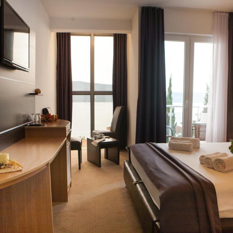 Guest House Aria - Dvokrevetna Soba sa Bračnim Krevetom sa Balkonom i Pogledom na More - 5