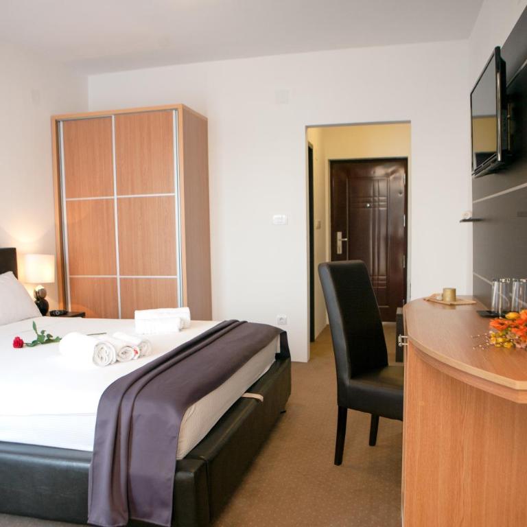 Guest House Aria - Dvokrevetna Soba sa Bračnim Krevetom sa Balkonom i Pogledom na More - 6