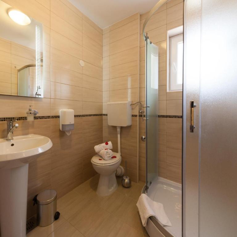 Guest House Aria - Economy Dvokrevetna Soba sa Bračnim Krevetom/Zasebnim Krevetima - 3