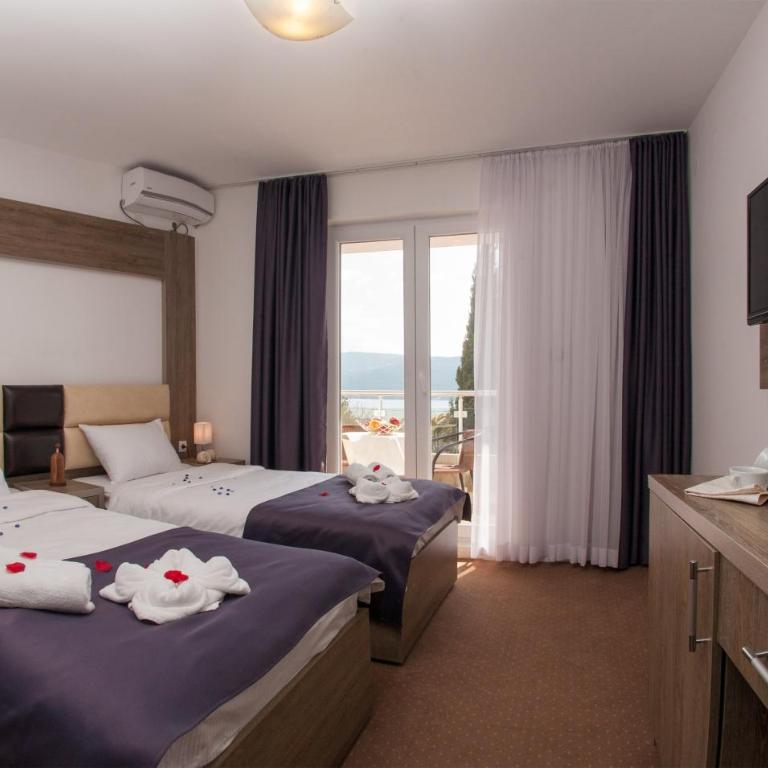 Guest House Aria - Dvokrevetna soba sa Bračnim Krevetom ili Zasebnim Krevetima, Balkonom i Pogledom na More - 10