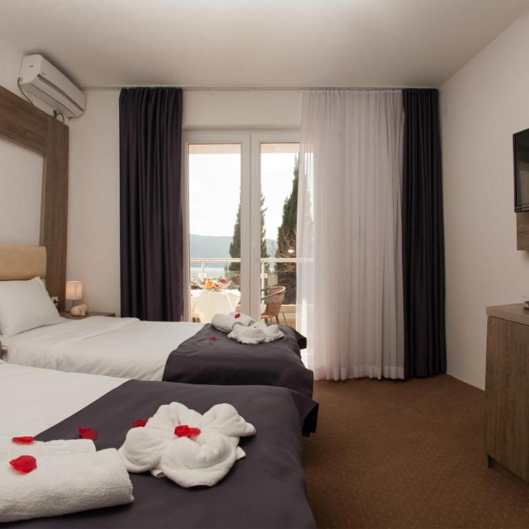 Guest House Aria - Dvokrevetna soba sa Bračnim Krevetom ili Zasebnim Krevetima, Balkonom i Pogledom na More - 6