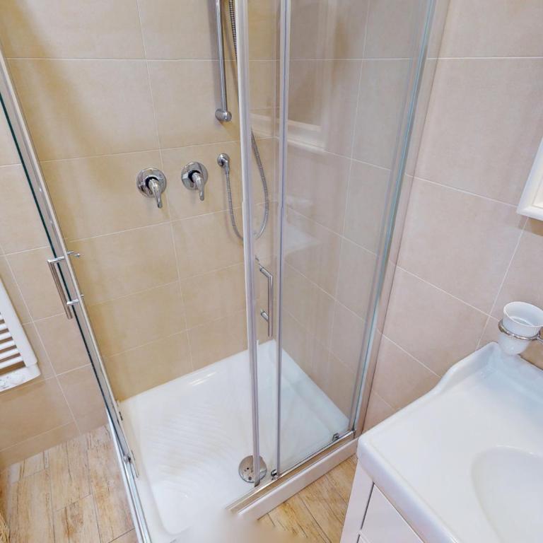 Bel appartement avec terrasse, piscine, parking et WiFi - FR-1-196-321 - Appartement - 9