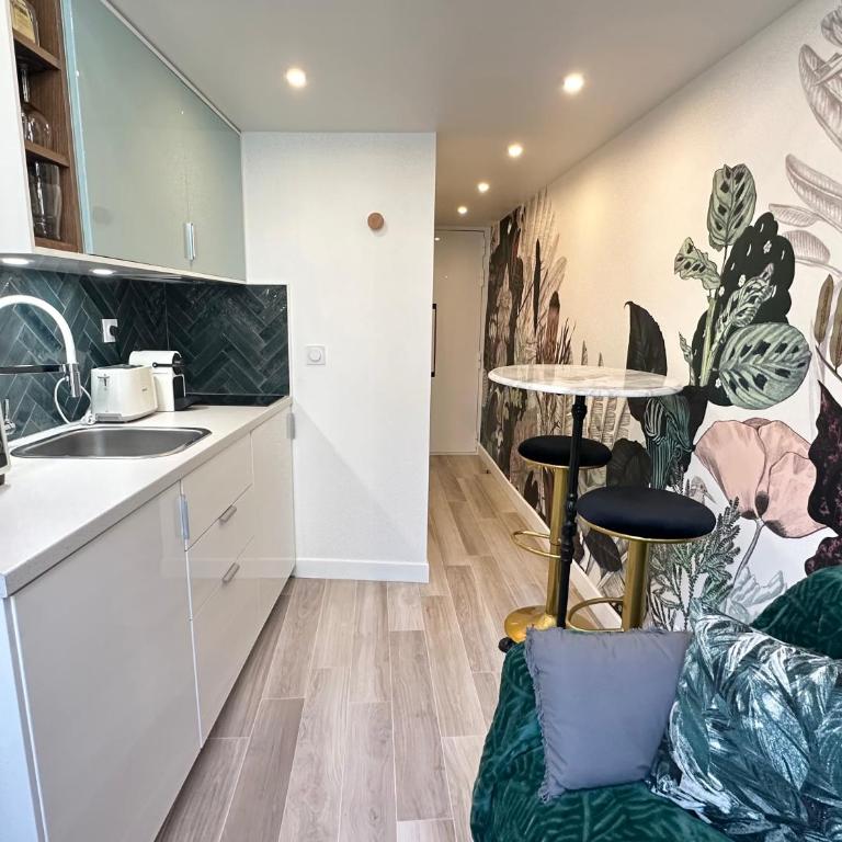 The GARDEN - cosy studio with AC in the very center of Paris - One-Bedroom Apartment - 23