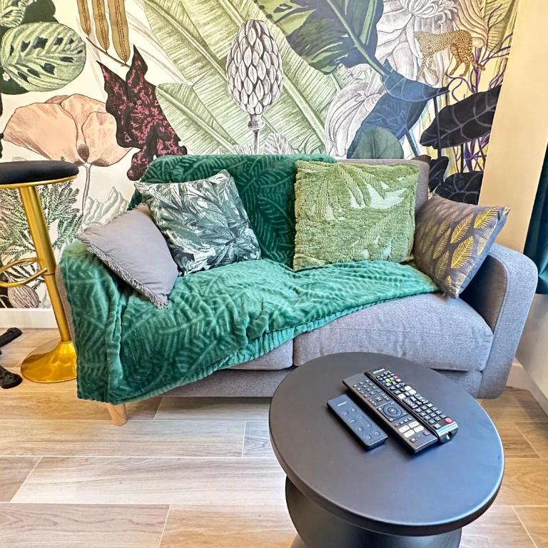The GARDEN - cosy studio with AC in the very center of Paris - One-Bedroom Apartment - 24