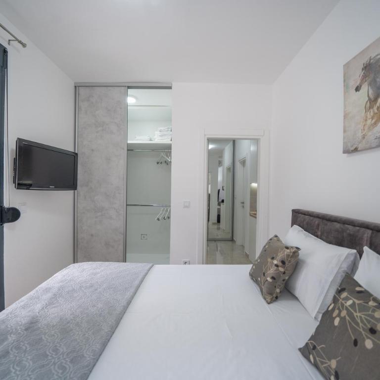 Apartment Adriana - One-Bedroom Apartment - 15