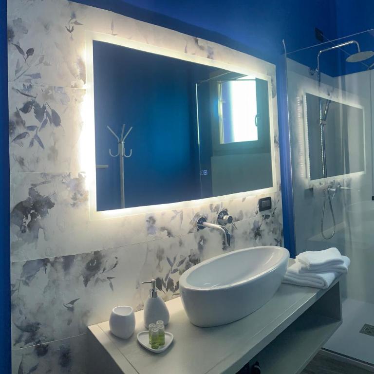 Residenza “La Vecchia Ancora” - Deluxe Double Room with Sea View - 4