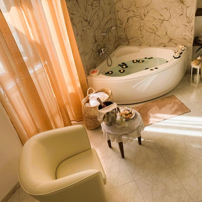 B&B Villa Maggi - Camera Queen con Vasca Idromassaggio - 1