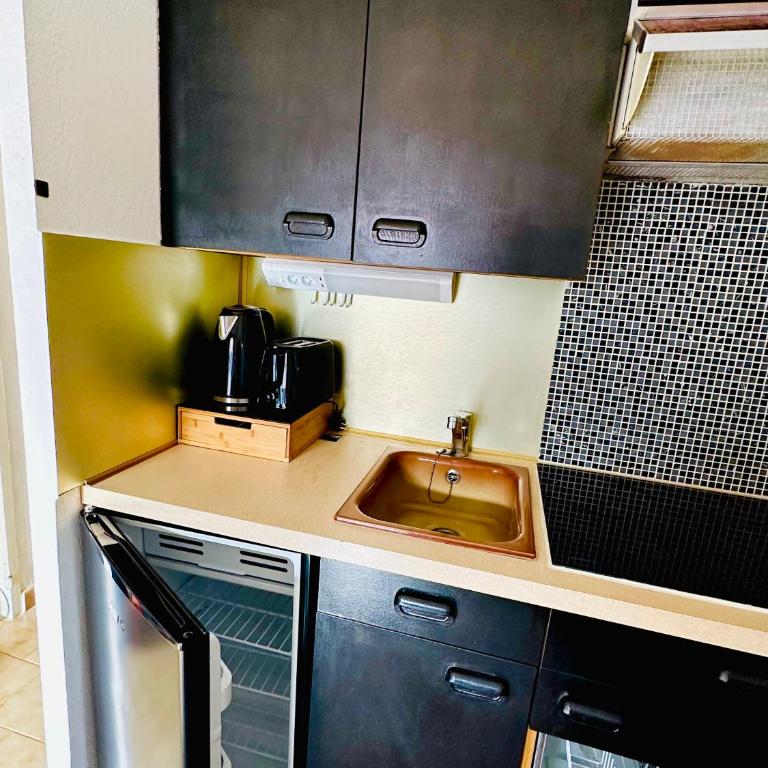 Résidence Le SUNSET Marseillan-plage, entre mer, canal du midi et lagune de Thau, étape vélo, famille, couple, VRP, toutou admis, jardin, parking privé gratuit, vélos, Clim, WIFI fibre gratuite, commodités, plage et piste cyclable à proximité - Apartamento de 2 dormitorios - 14