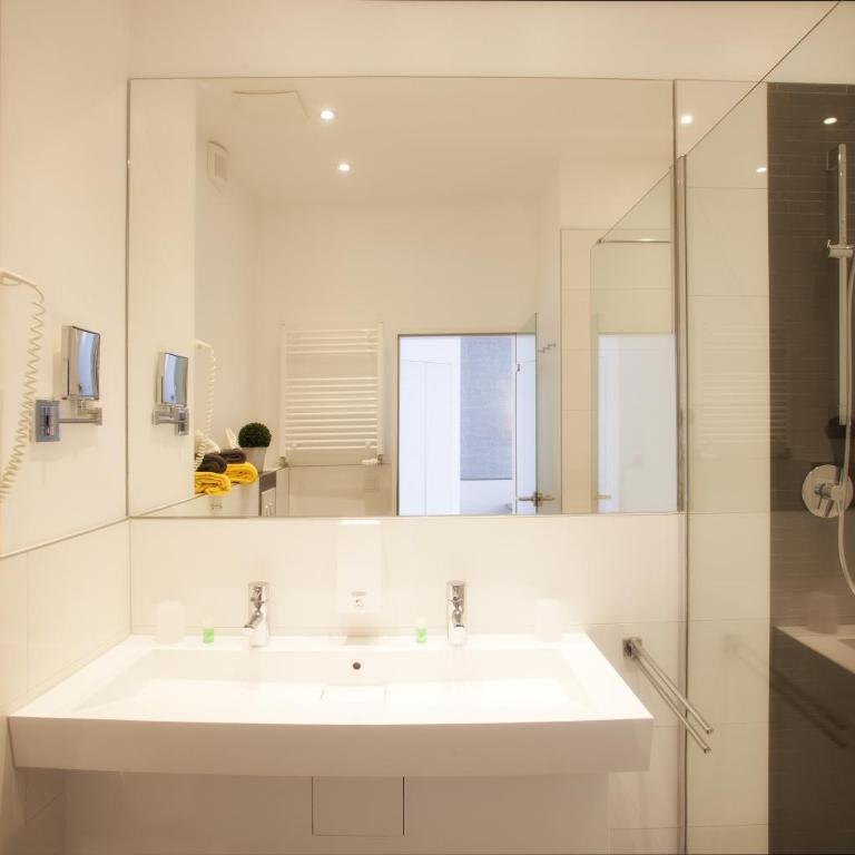 Ebner - Boutique-Hotel & Konditorei - Doppelzimmer mit Balkon - 4