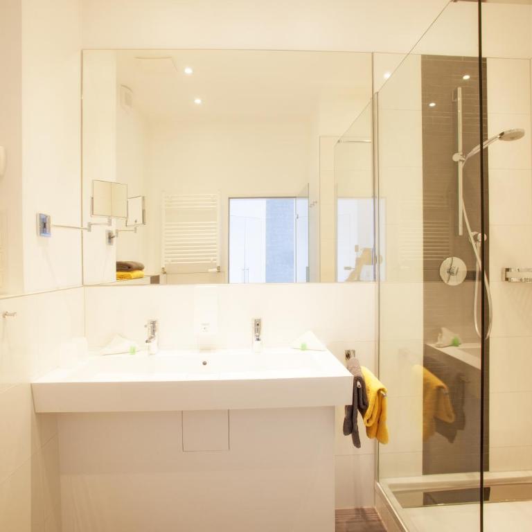 Ebner - Boutique-Hotel & Konditorei - Doppelzimmer mit Balkon - 5