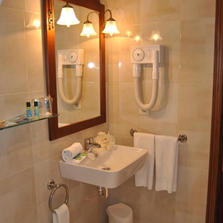 Hotel Amandi - Doppel- oder Zweibettzimmer - 10