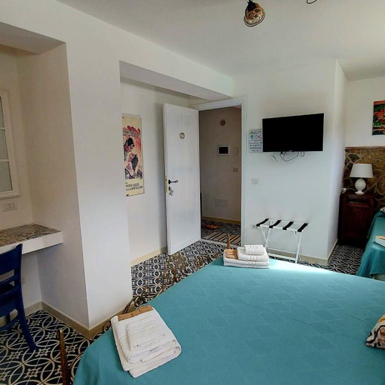 VFH Villa Flavia Eco B&B - Pool & Spa - Dreibettzimmer mit Poolblick - 8