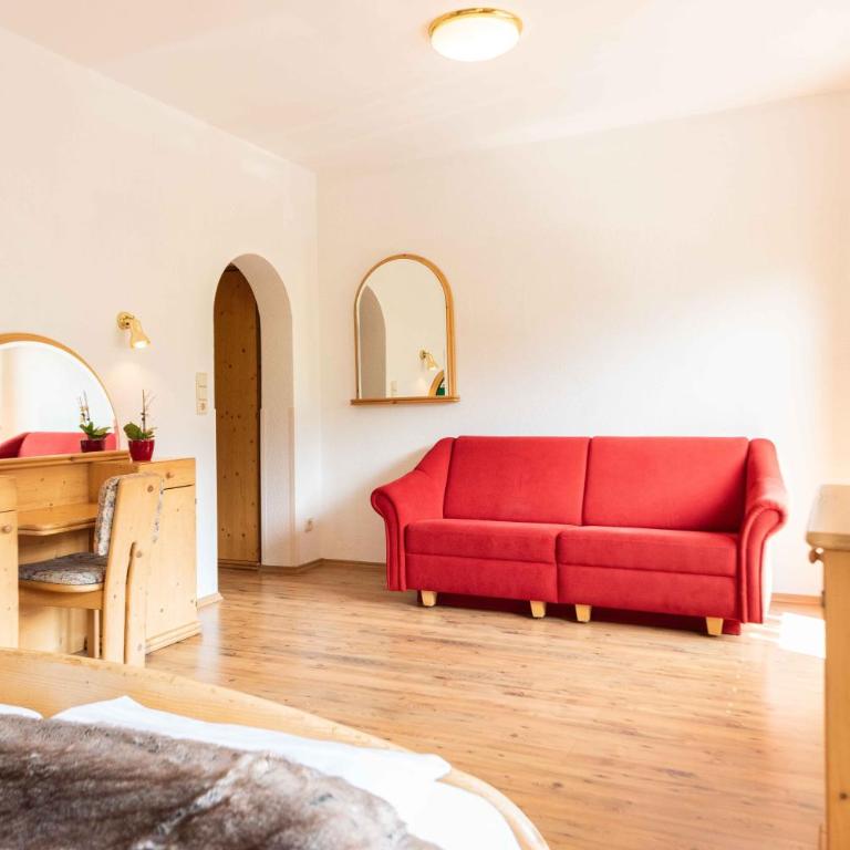 Hotel Guesthouse Dalnig - Dreibettzimmer mit Balkon - 4