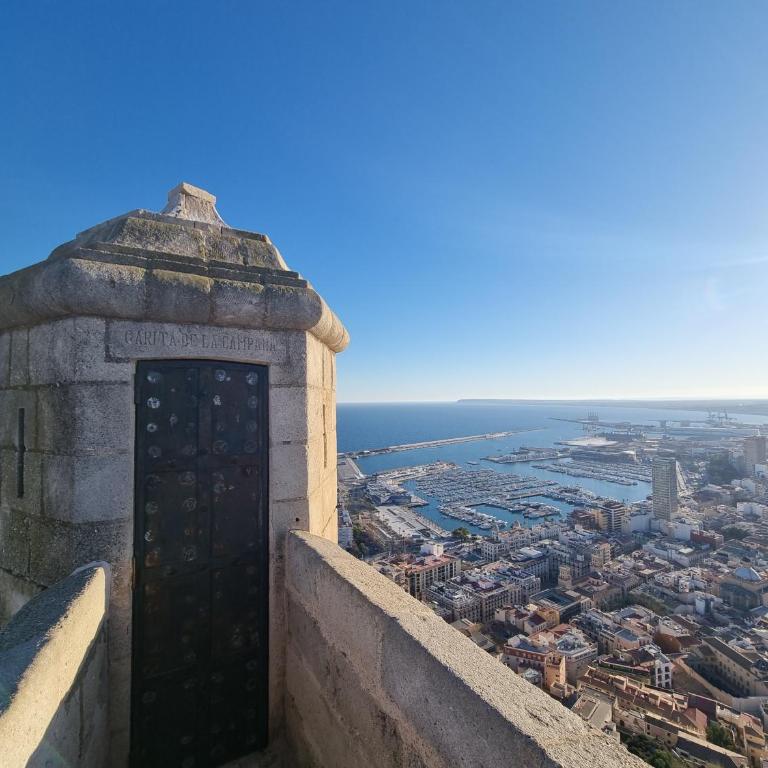 Casa Verde Alicante - Three-Bedroom Apartment - 17