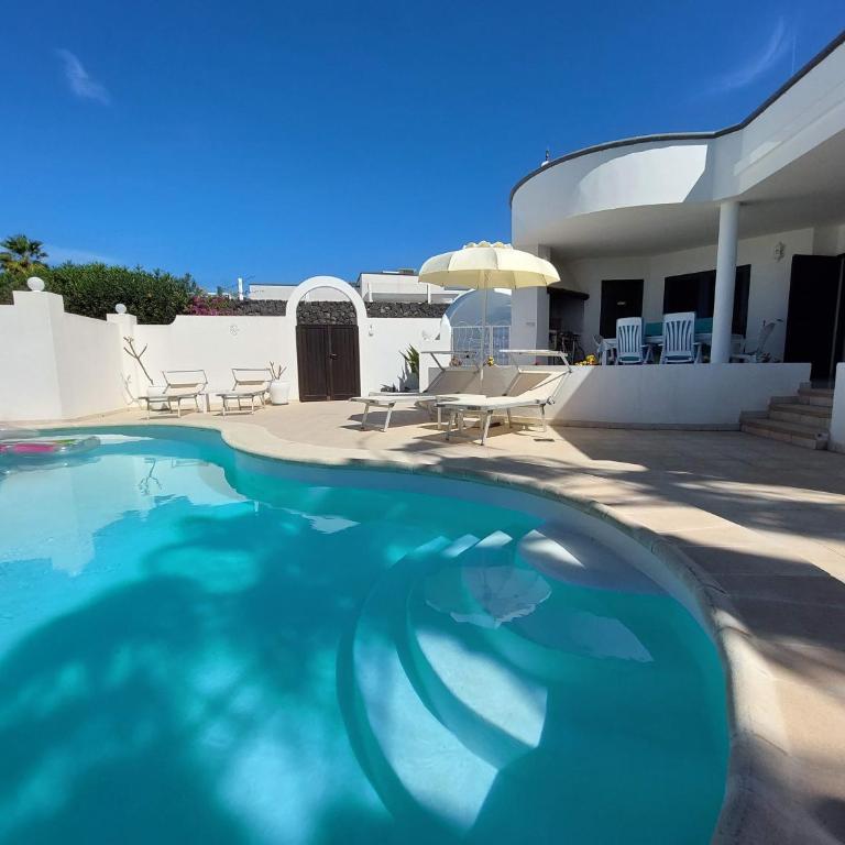 Sol y Luna - Heated pool - BBQ - car not essential - Three-Bedroom Villa - 5