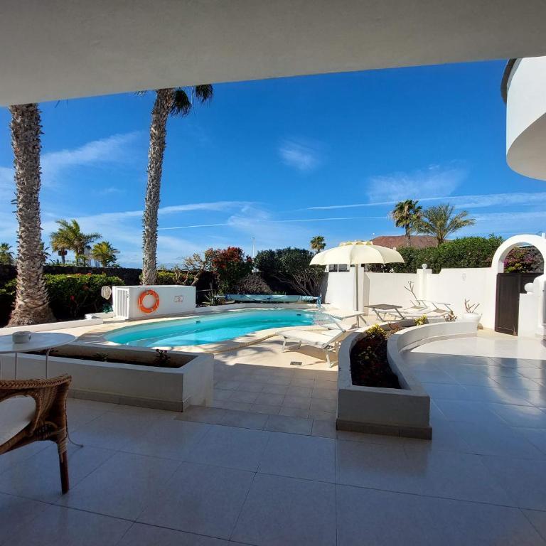 Sol y Luna - Heated pool - BBQ - car not essential - Three-Bedroom Villa - 6