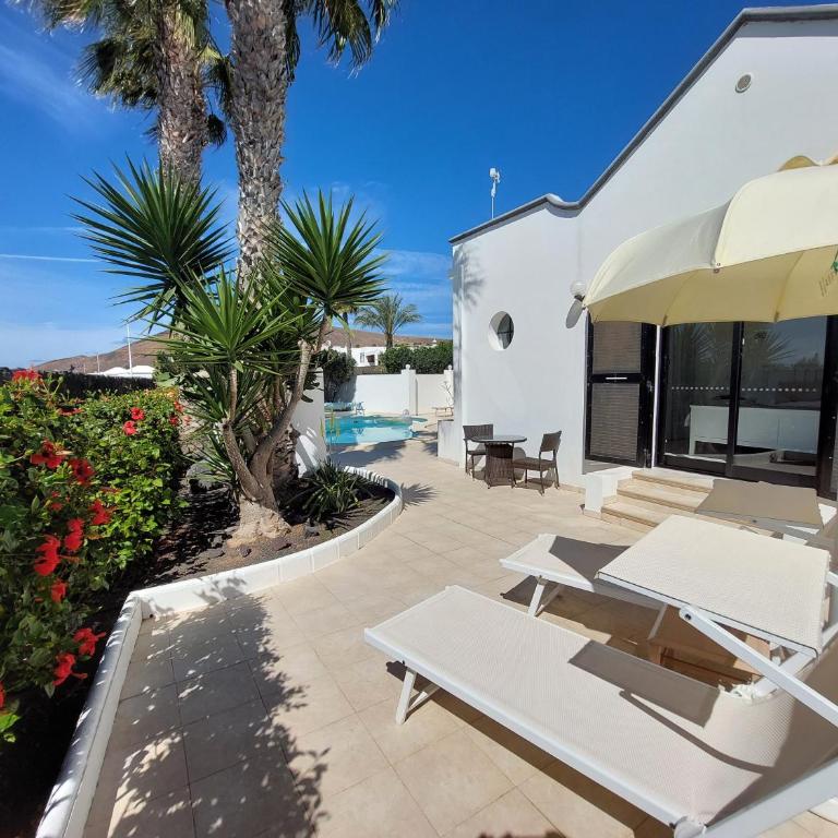 Sol y Luna - Heated pool - BBQ - car not essential - Three-Bedroom Villa - 29