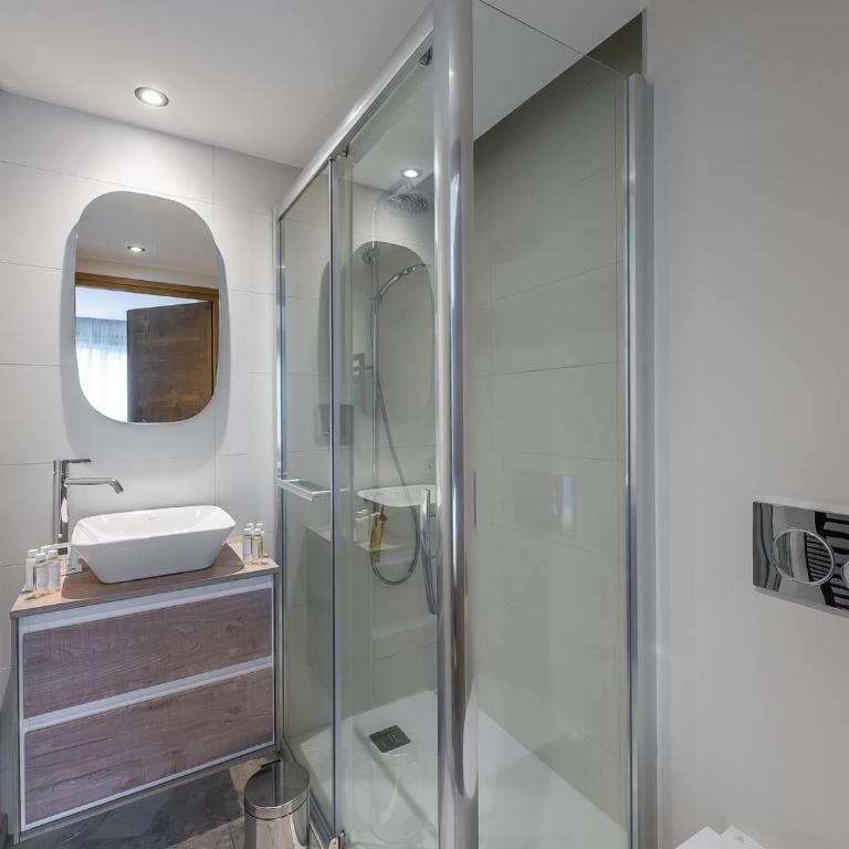 Appartement Neuf, Jardin Privé, 3 Chambres, Megève Mont d'Arbois - FR-1-569-73 - Appartement - 5