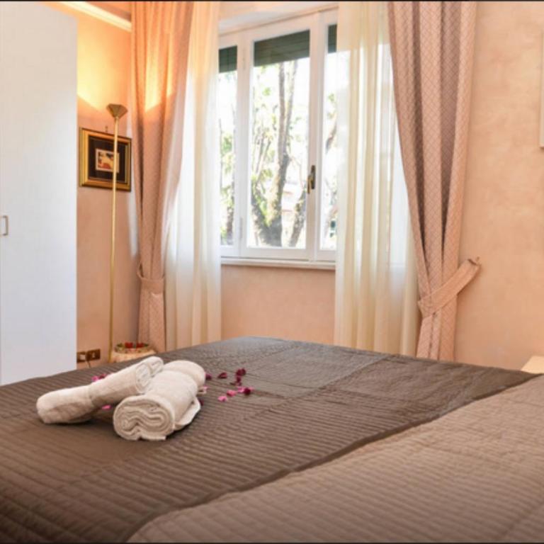B&B Classy Rome - Camera Matrimoniale Piccola con Bagno in Comune - 5