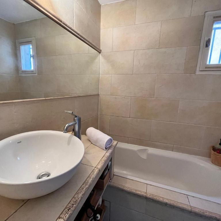 Vue mer et remparts. Entre vieille ville et plages - Two-Bedroom Apartment - 21