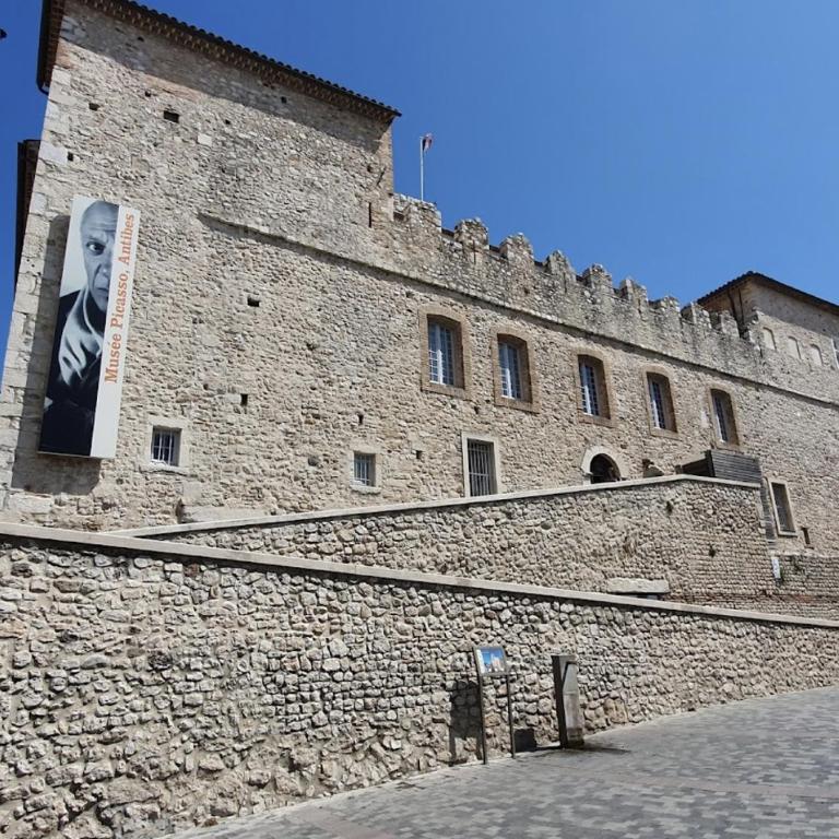Vue mer et remparts. Entre vieille ville et plages - Two-Bedroom Apartment - 35