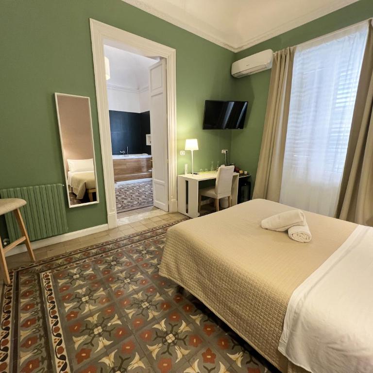 Bed in Spa - Suite with Spa Bath - 6