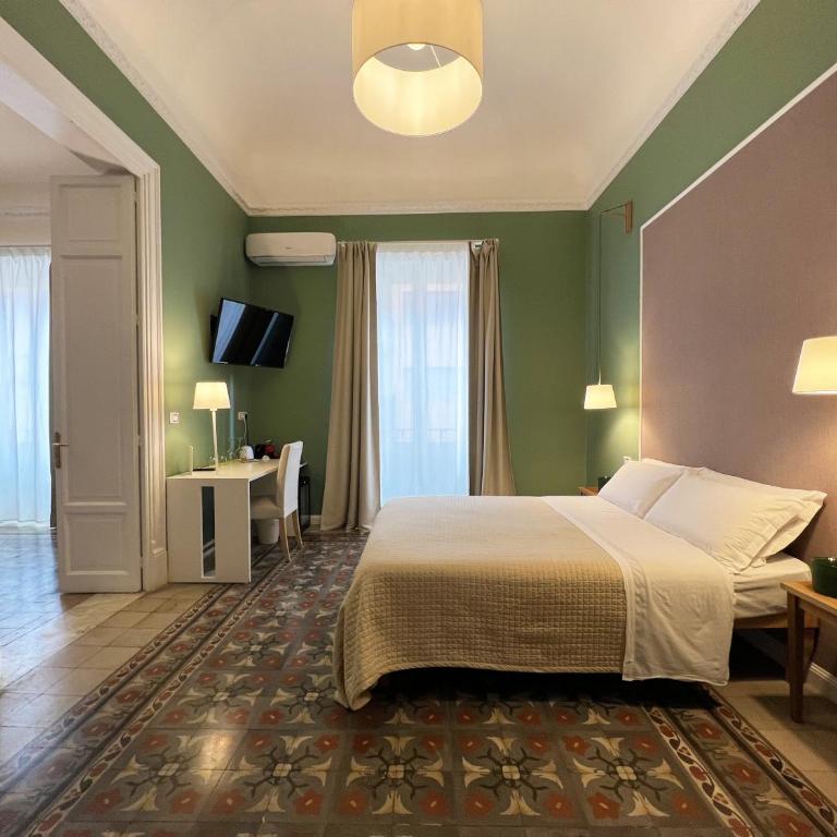 Bed in Spa - Suite with Spa Bath - 5