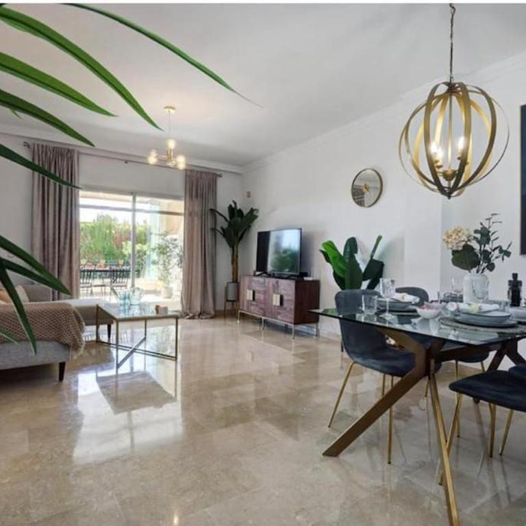 Aloha Gardens in Puerto Banus (Marbella) - Apartamento de 2 dormitorios - 1