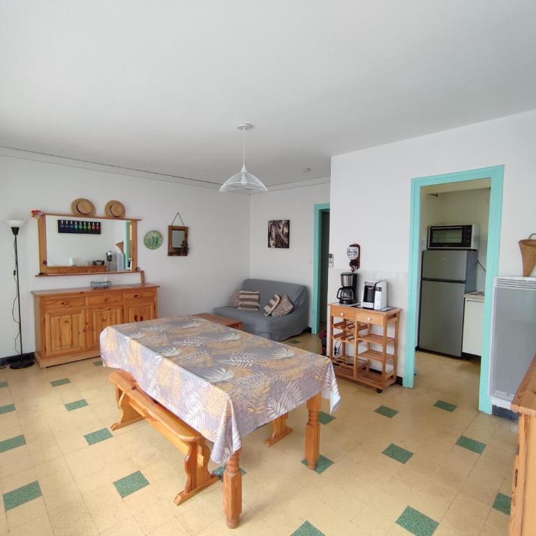 Rez de jardin lumineux à 100m de la mer - Two-Bedroom Apartment - 6