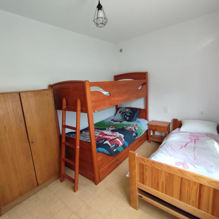Rez de jardin lumineux à 100m de la mer - Two-Bedroom Apartment - 7