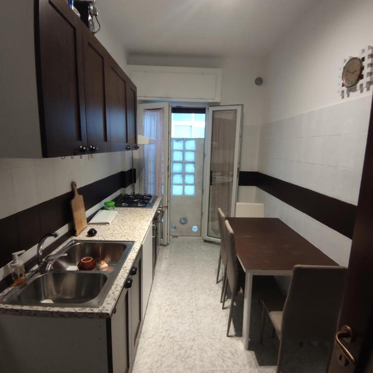 Dream House Toti - Near Central Railway Station Renewed - Two-Bedroom Apartment - 12