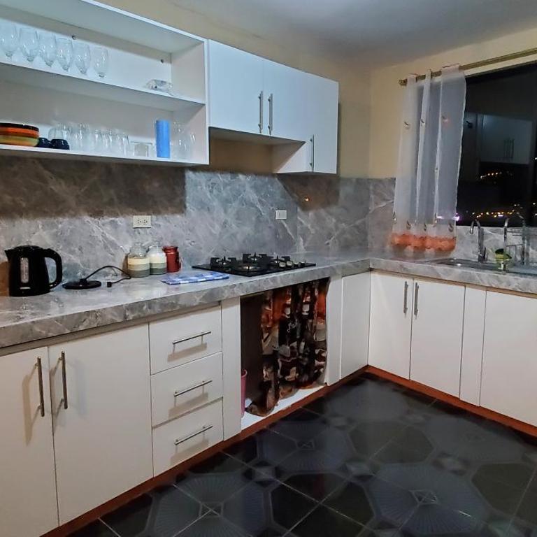 Departamento en Cuenca, 2 habitaciones y parqueo gratis - Apartamento de 2 dormitorios - 5