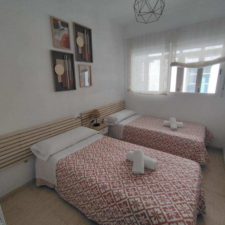 Alicante Beach and Center - Two-Bedroom Apartment - 31