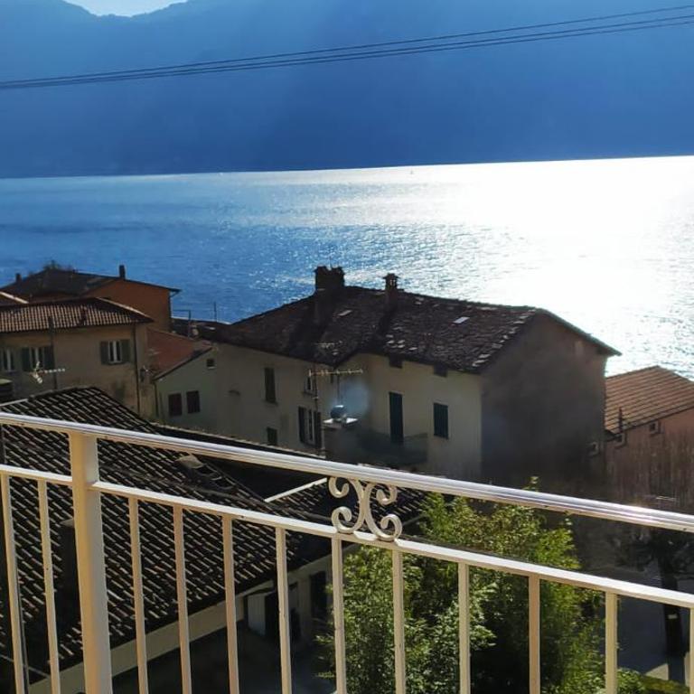 B&B-FORESTERIA Casa Della Musica Lake Como - Camera Matrimoniale con Balcone e Vista Lago - 4