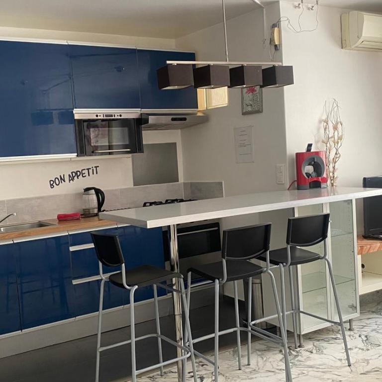 Azur, studio classé, climatisé, wifi, ascenseur, à 75 m de la plage - Monolocale - 1