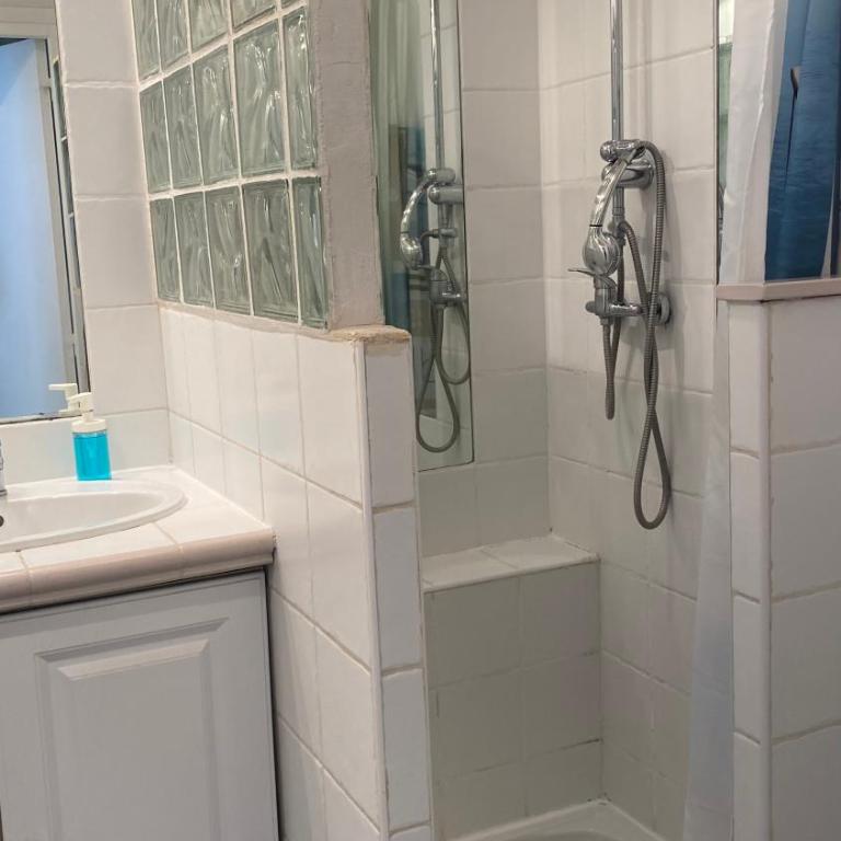 Azur, studio classé, climatisé, wifi, ascenseur, à 75 m de la plage - Monolocale - 10