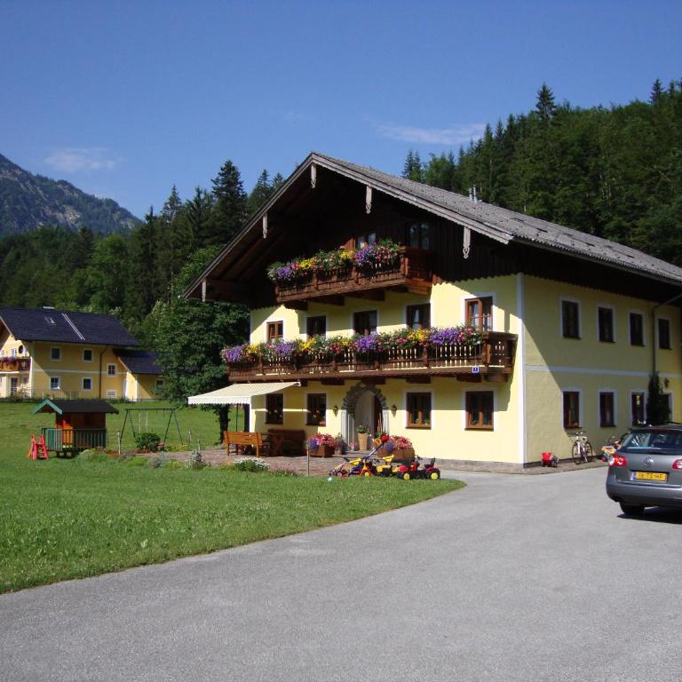 Pferdehof Almgut - Reiten für Kinder, Natur und Erholung nahe Salzburg - Apartment mit 2 Schlafzimmern - 1