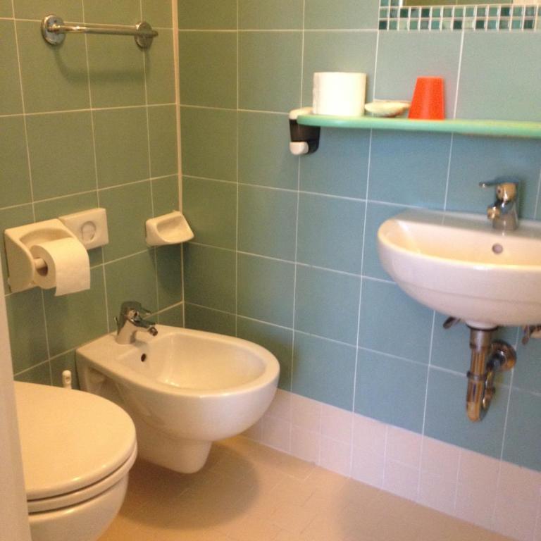 Hotel Lux - Standard Quadruple Room - 6