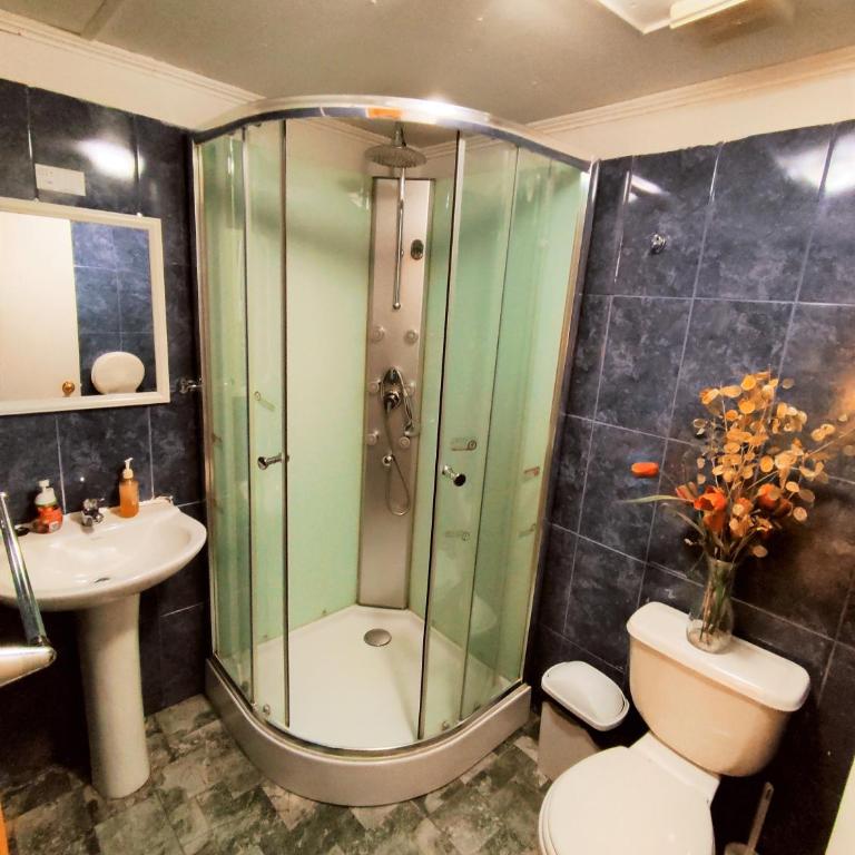 HOSPEDAJE CENTRO ANGOL - Habitación Triple con baño privado - 1