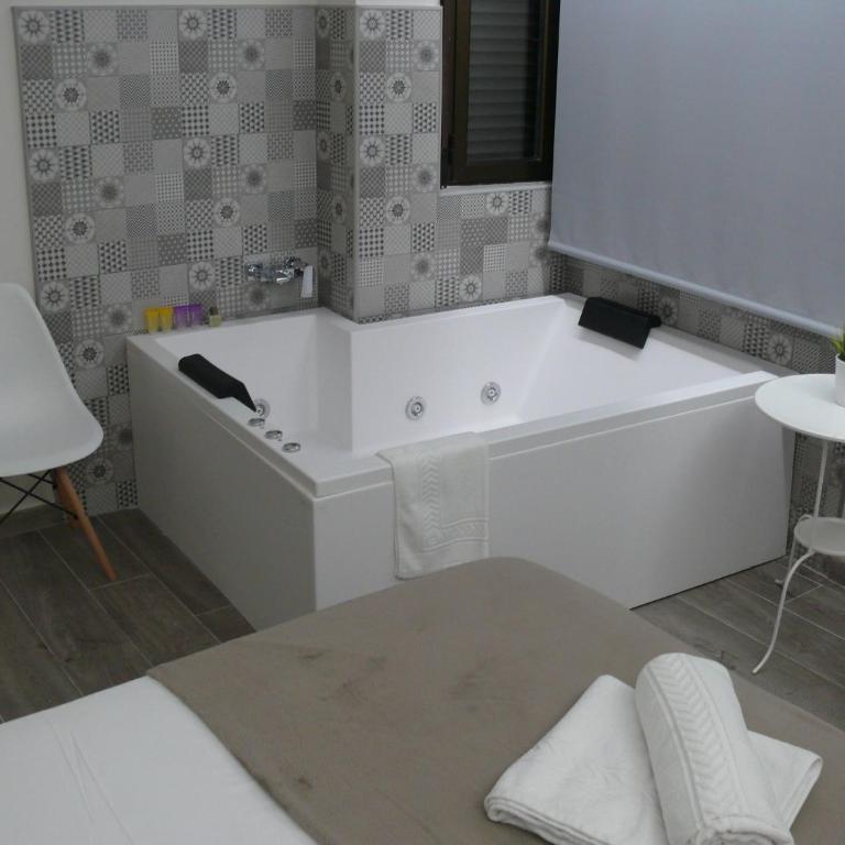 HOSTAL LETTO DAL MARE - Double Room with Spa Bath - 1