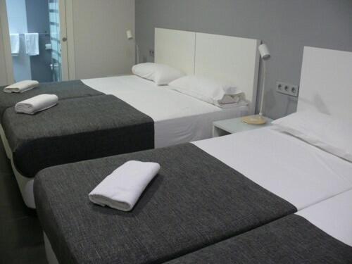 HOSTAL LETTO DAL MARE - Quadruple Room with Private Bathroom - 3