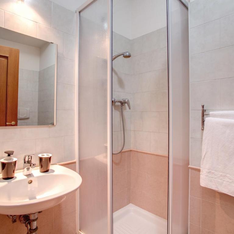 Hotel Mosaic - Twin Room with Private Bathroom - 6