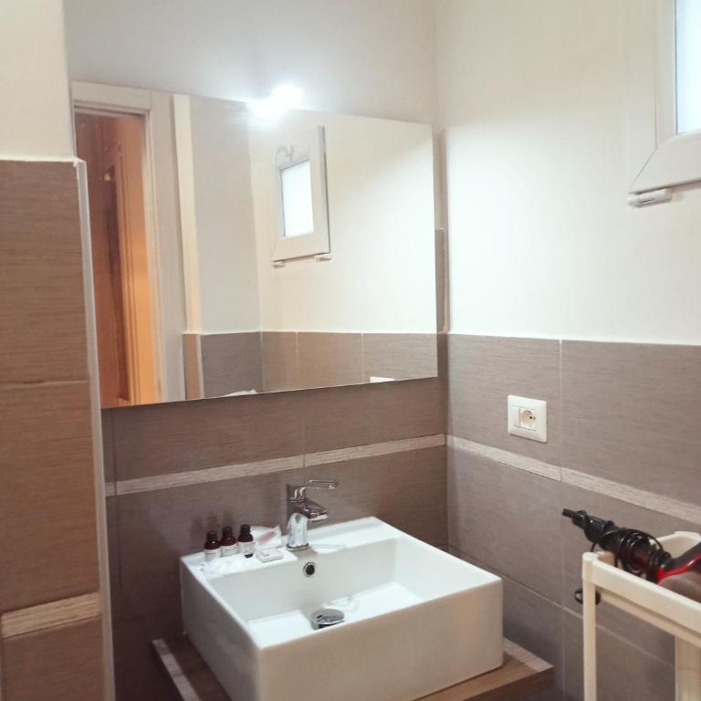 B & B Eliana - Camera Matrimoniale con Bagno Privato - 24