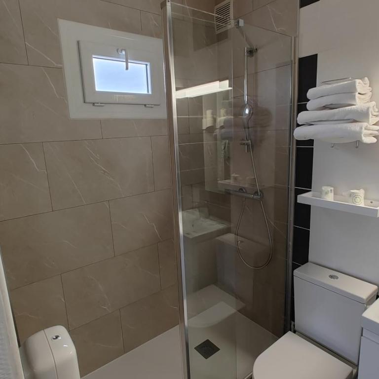 Logis Hôtel Les Bleuets - Chambre Double Confort - Vue sur Mer - 3