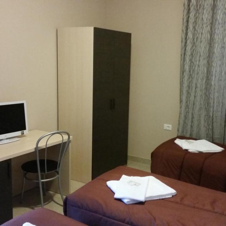 Hotel Mosaic - Triple Room with Private Bathroom - 4