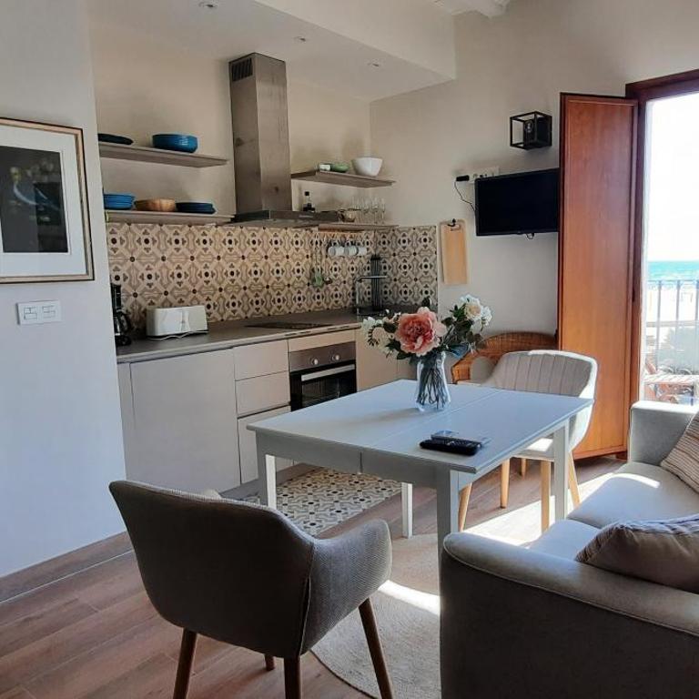 AR28-1, Coqueto apartamento en primera línea de playa - One-Bedroom Apartment - 18